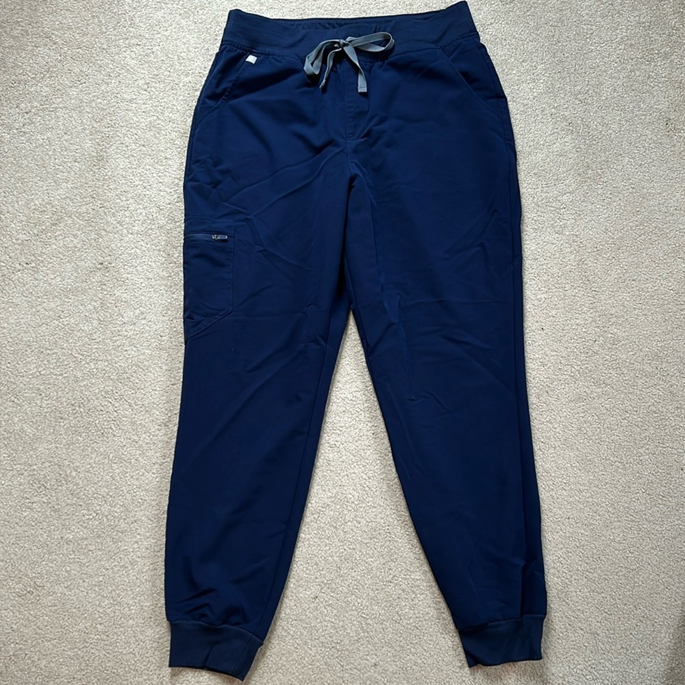 FIGS Zamora Women’s High Waisted Scrub Jogger Pant in Navy